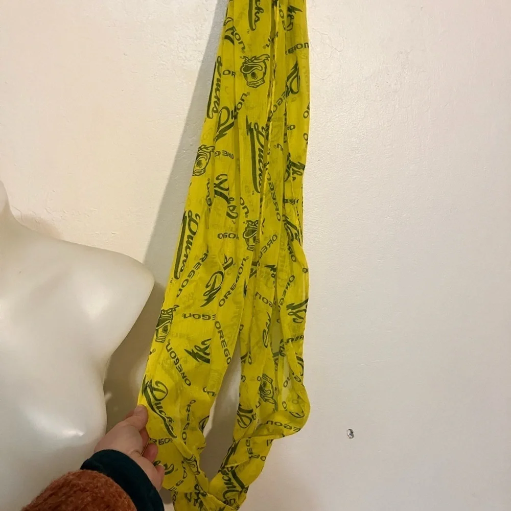 🌈 Go Ducks! Infinity lightweight scarf yellow with ducks logo University of Oreg